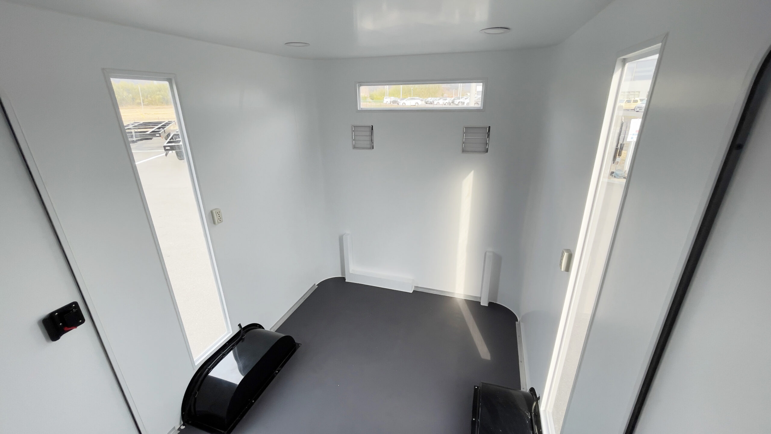 コンパクトなトレーラーハウス、アンドコンパクトシリーズのスケルトン仕様「ベース&コンパクト3.0」